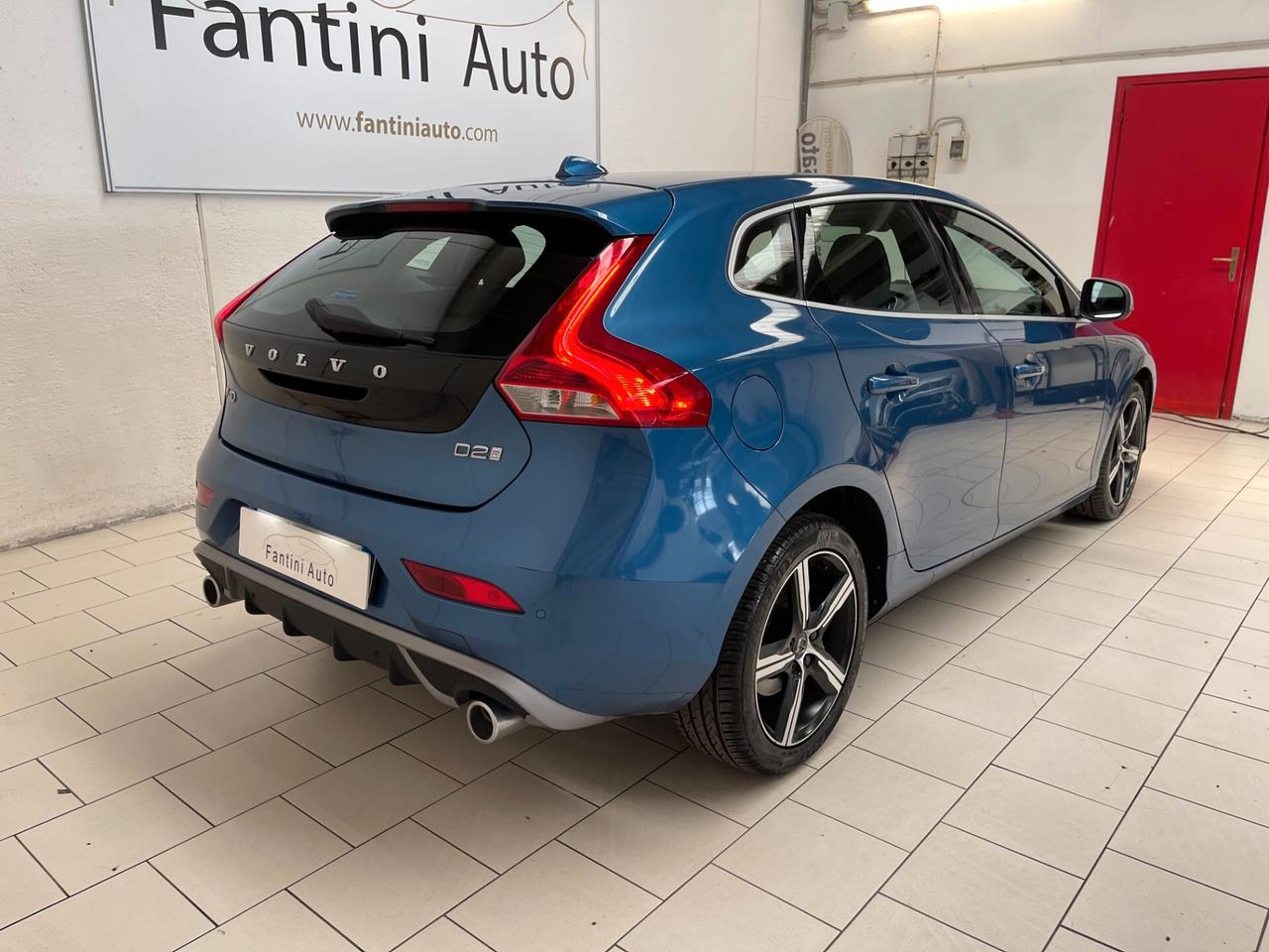 Volvo V40 Volvo V40 R-design 2.0 d2-Ok Neopatentati-LEGGI SOTTO