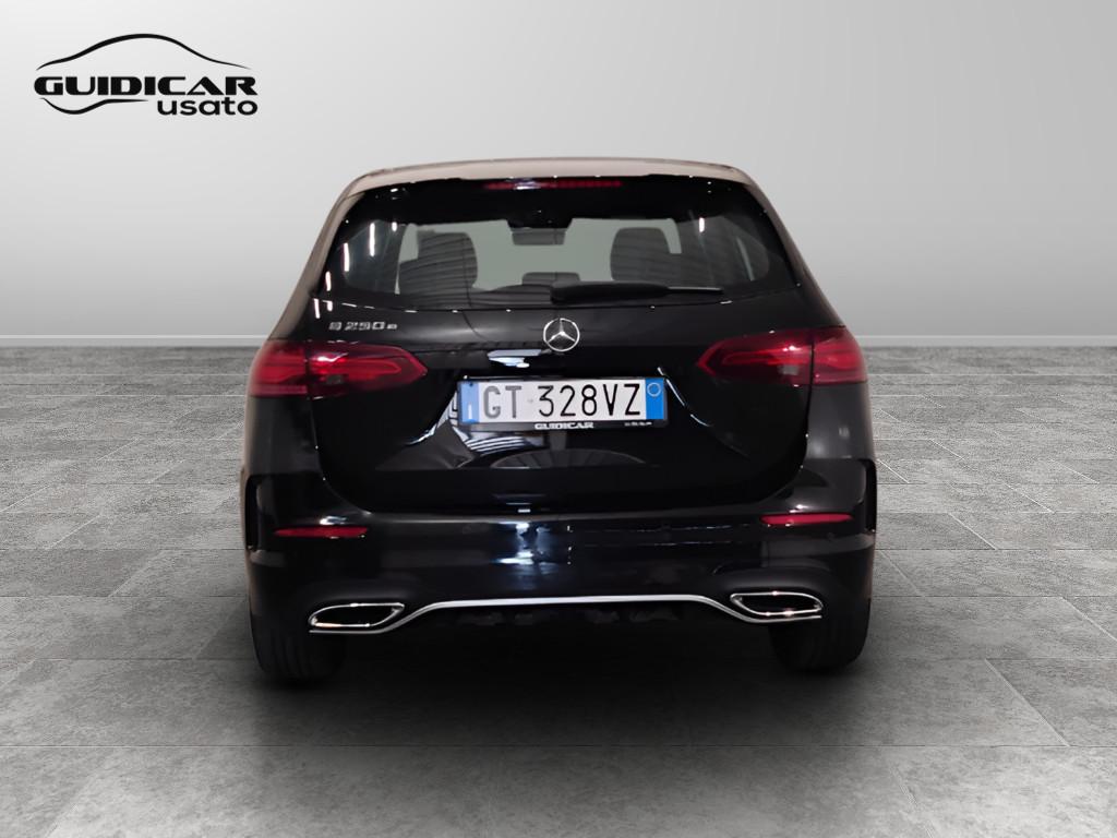 Mercedes-Benz Classe B - W247 2023 - B 250 e phev AMG Line Premium auto