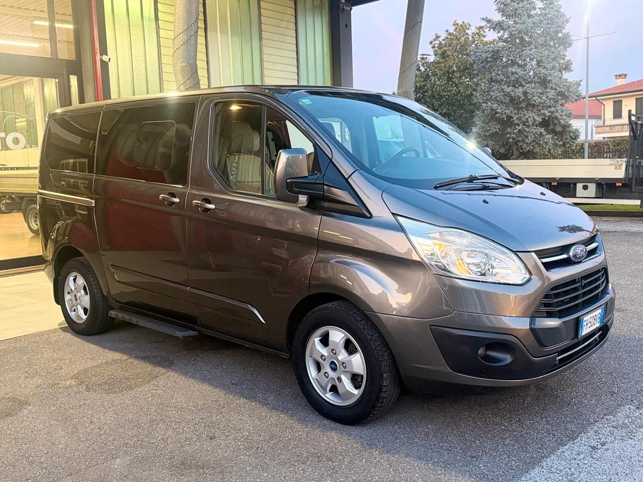 Ford Tourneo Custom 310 2.0 TDCi 170CV automatico 9 posti