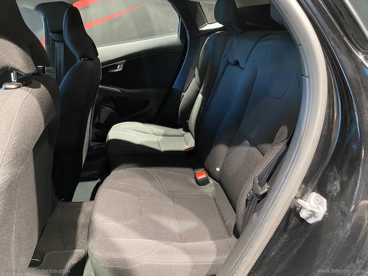 VOLVO V40 D2 Momentum