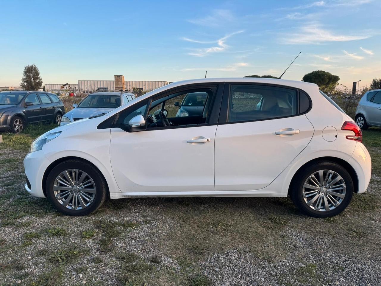 Peugeot 208 1.2 del 2016 5 porte SOLO 121.000 KM