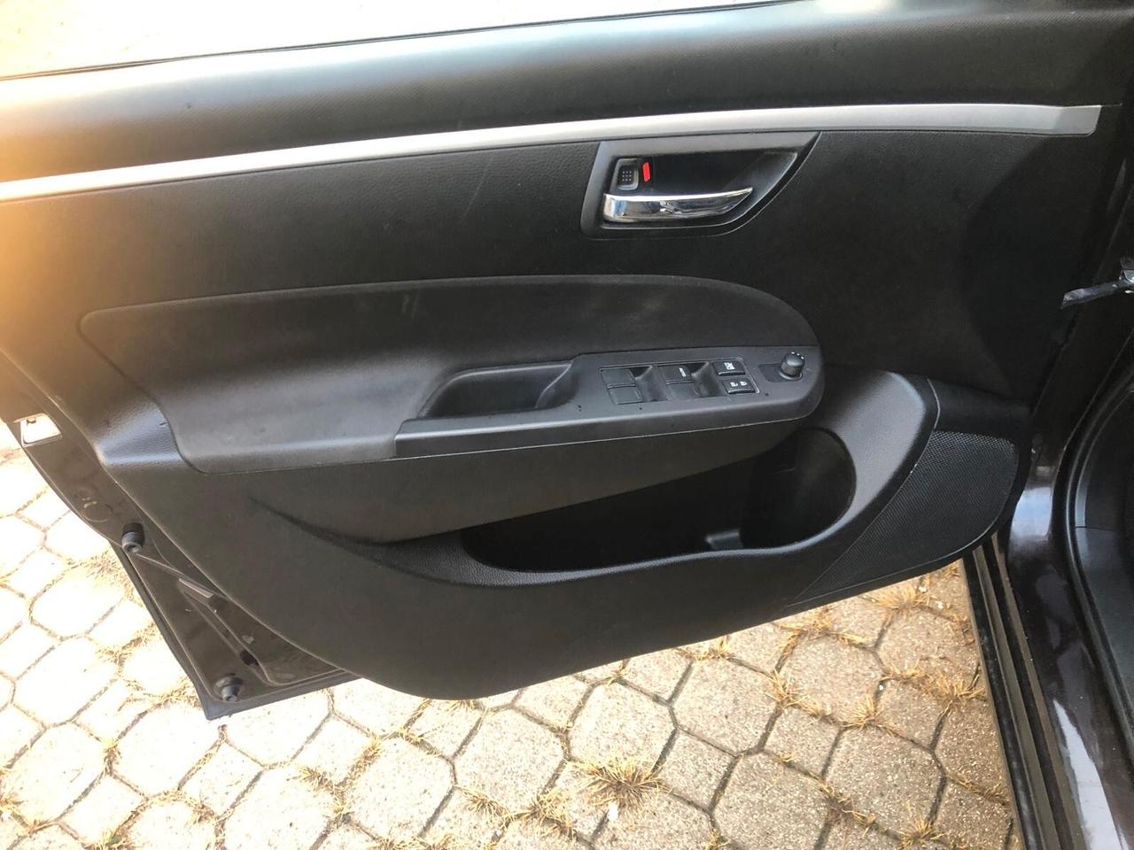 Suzuki Swift 1.3 DDiS 5 porte B-Cool Bi-Color *NEOPATENTATI*