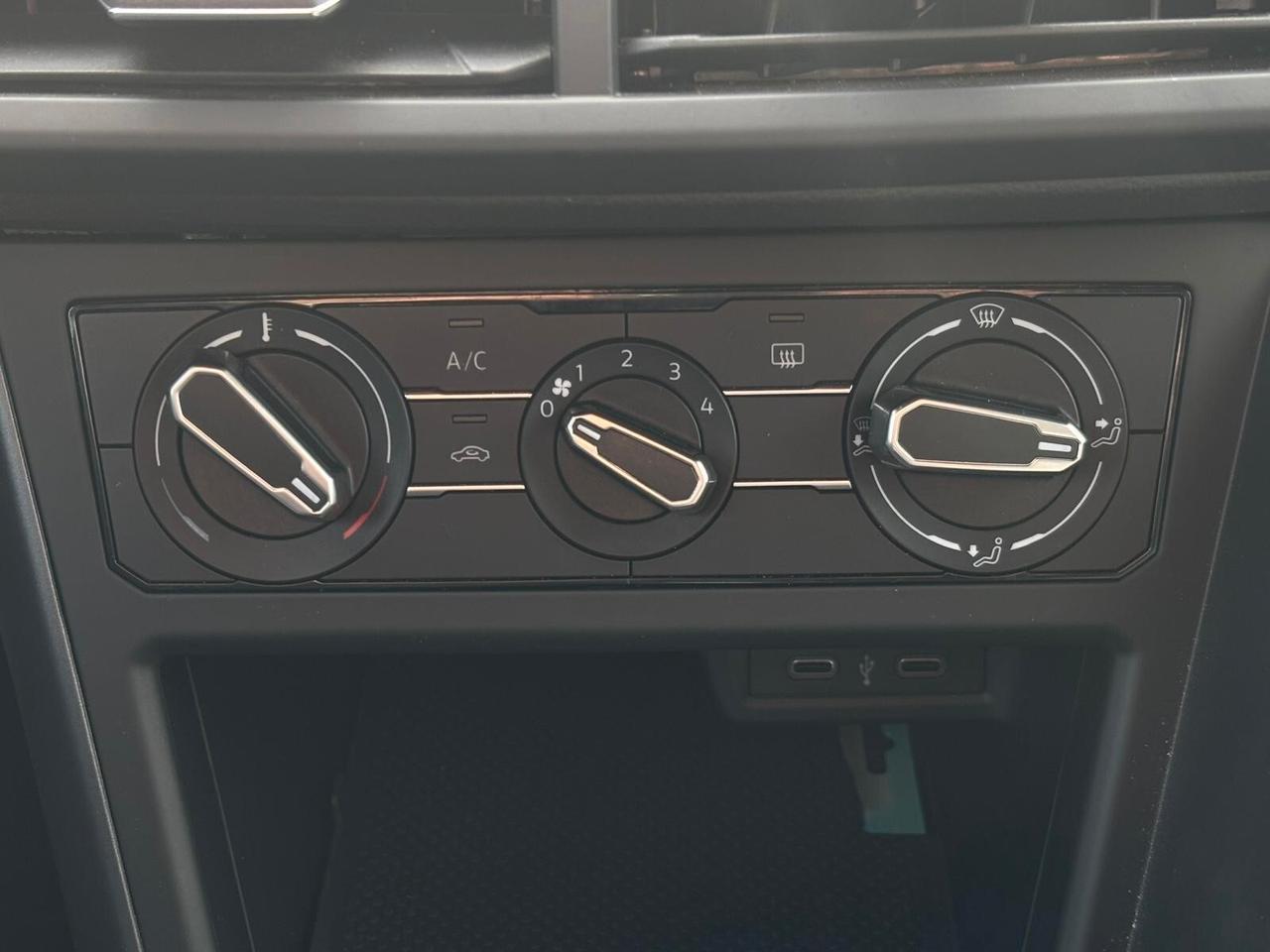 Volkswagen Polo 1.0 TSI DSG R-Line