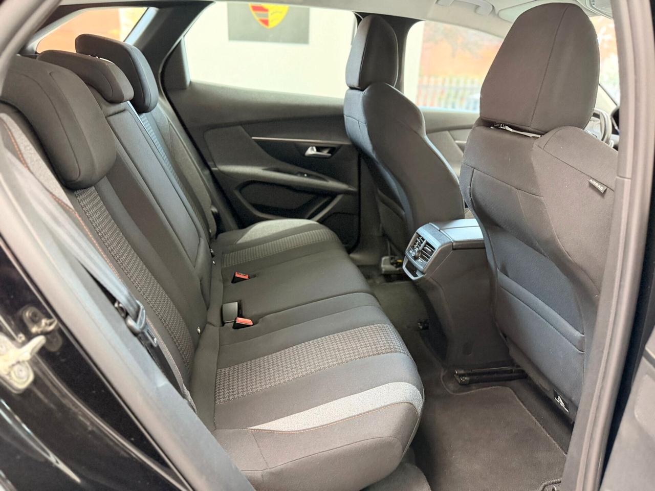 Peugeot 3008 1.5 diesel 131CV EAT8 Allure anno 12/2021 Permute Garanzia Finanziamenti