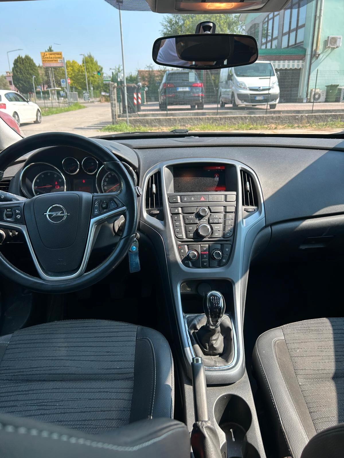 Opel Astra 1.4 Turbo 140CV Sports Tourer GPL Tech Cosmo OK NEO PATENTATI
