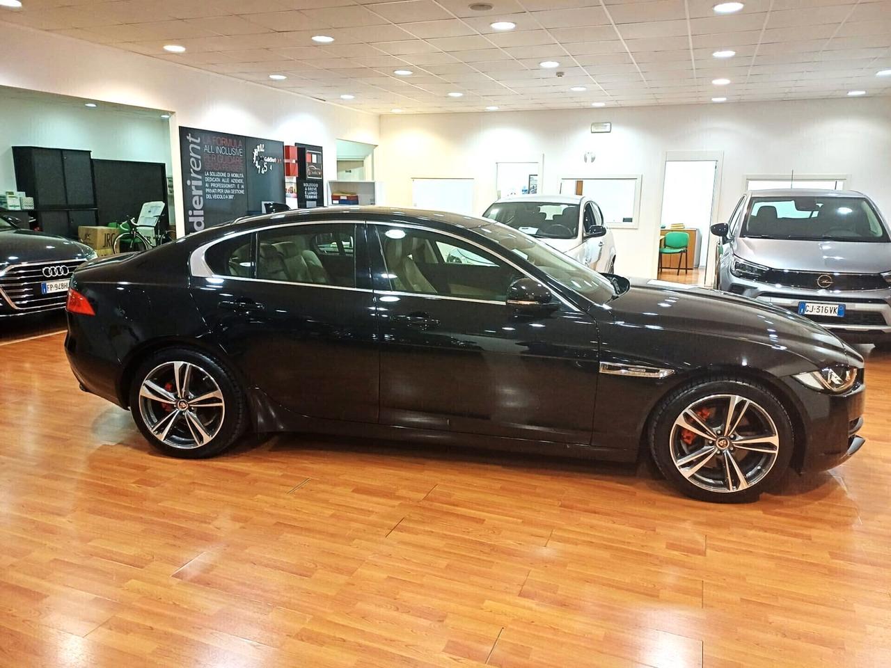 Jaguar XE 2.0 D 163 CV aut. R-Sport