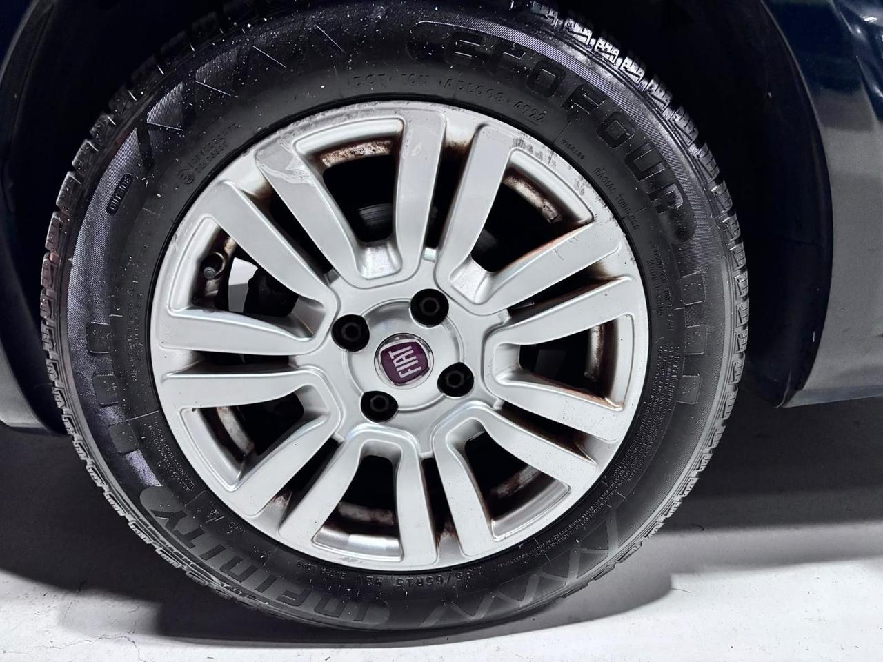 Fiat Punto Benzina Neopatentati 5 porte posti