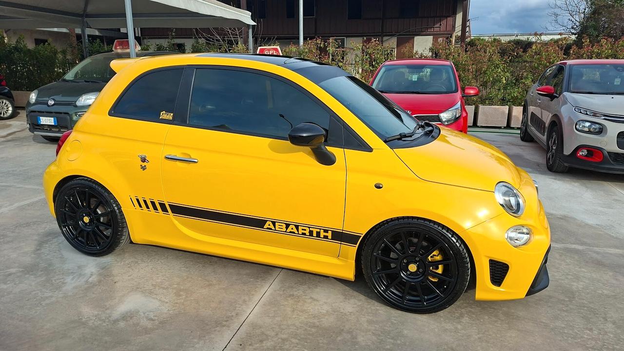 Abarth 595 1.4 Turbo T-Jet 165 CV con tetto apribile