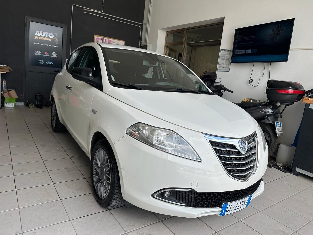 Lancia Ypsilon 1.2 69 CV 5 porte S&S Platinum