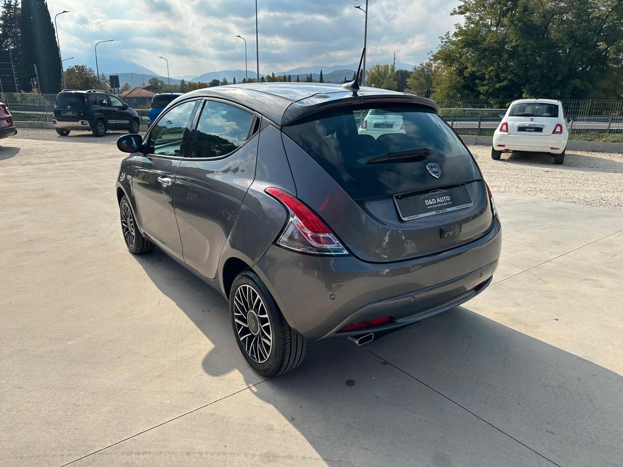 Lancia Ypsilon 1.0 Hybrid Platino full optional