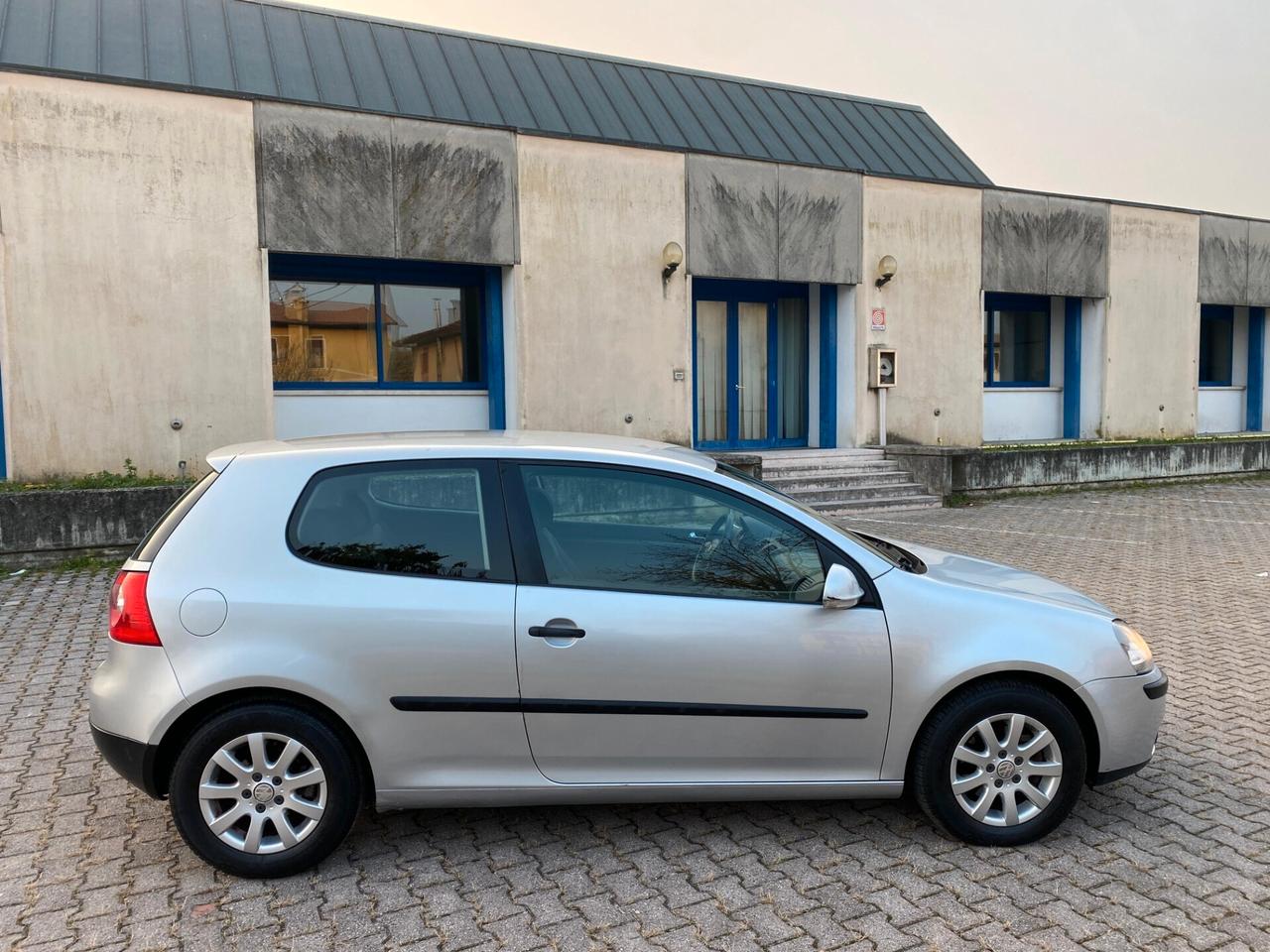 Volkswagen Golf 5 1.6 FSI Sportline 87.000Km