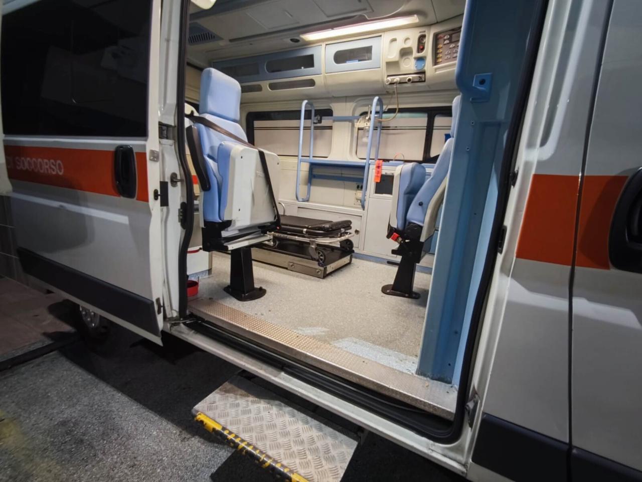 2 AMBULANZE IN OTTIME CONDIZIONI