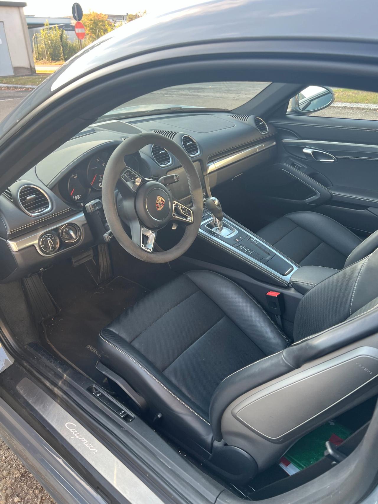 Porsche Cayman 718 STYLE EDITION