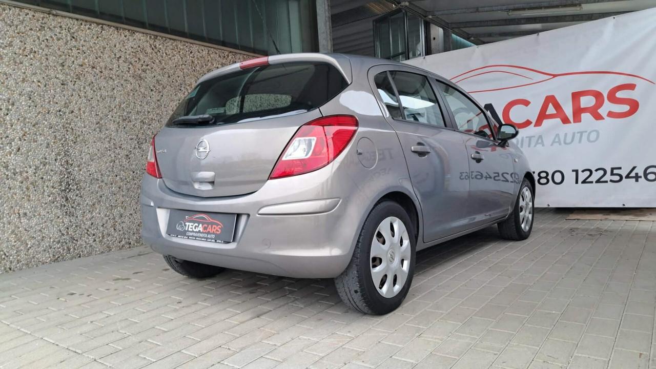 Opel Corsa 1.2 5 porte Club