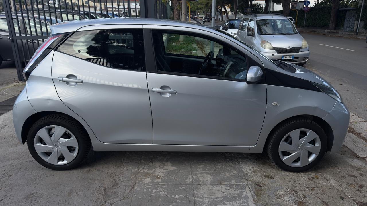 Toyota Aygo 1.0 VVT-i 69 CV 5 porte x-clusiv