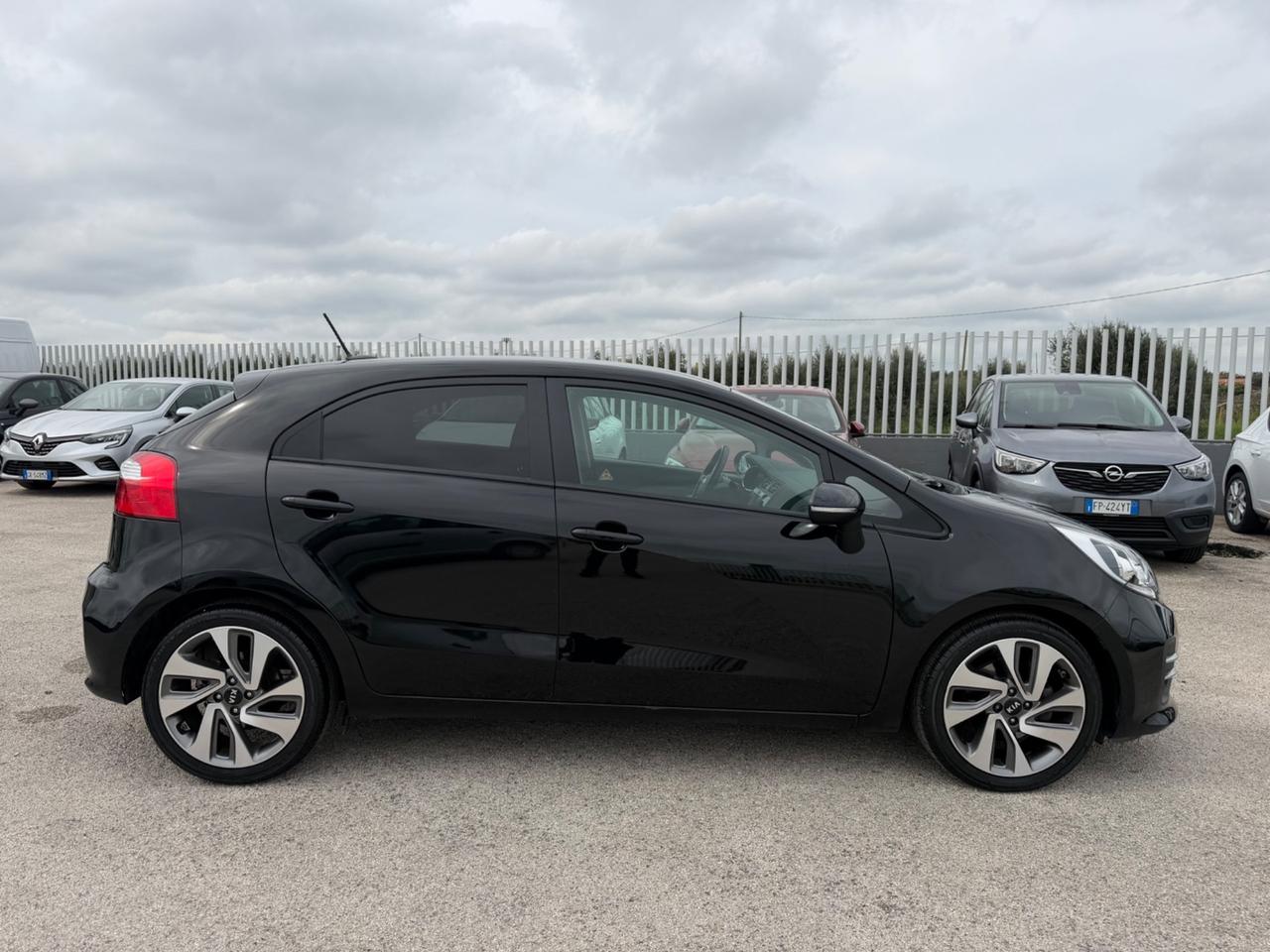 KIA RIO 1.4 CRDI 90CV COOL FUL LED NAVI RETRO MY16