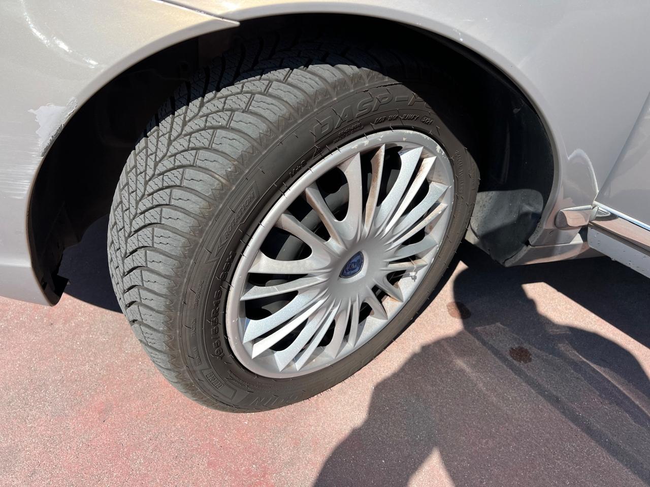 Lancia Ypsilon 1.4 Argento Ecochic GPL