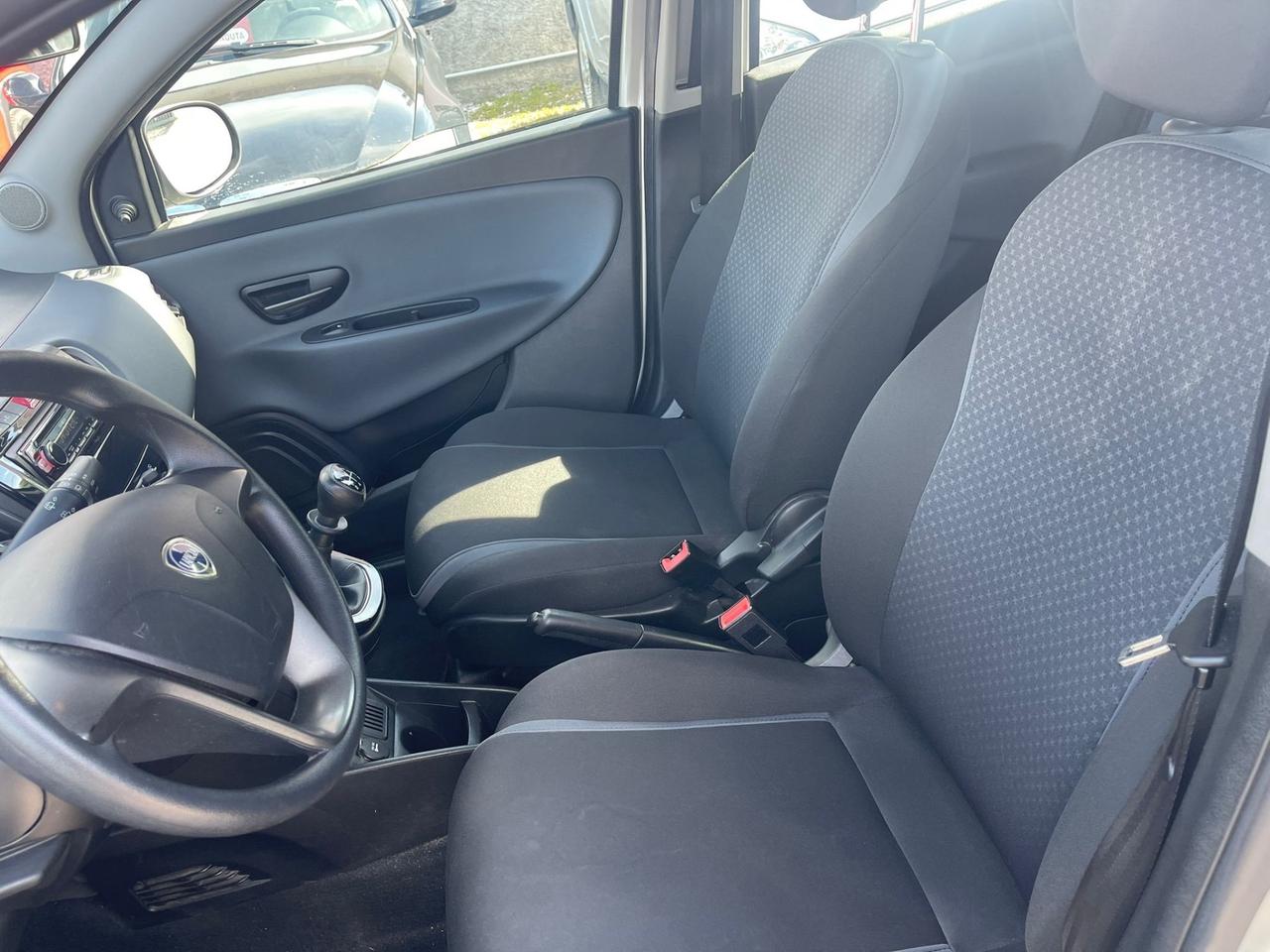 Lancia Ypsilon 1.2 69 CV 5 porte Gold