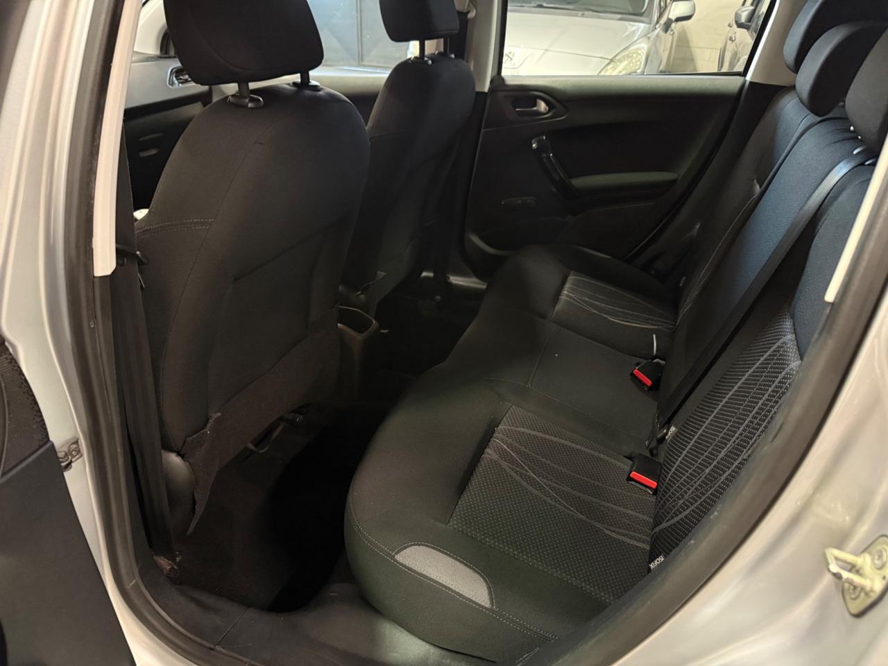 Peugeot 208 PureTech 82 5 porte Allure