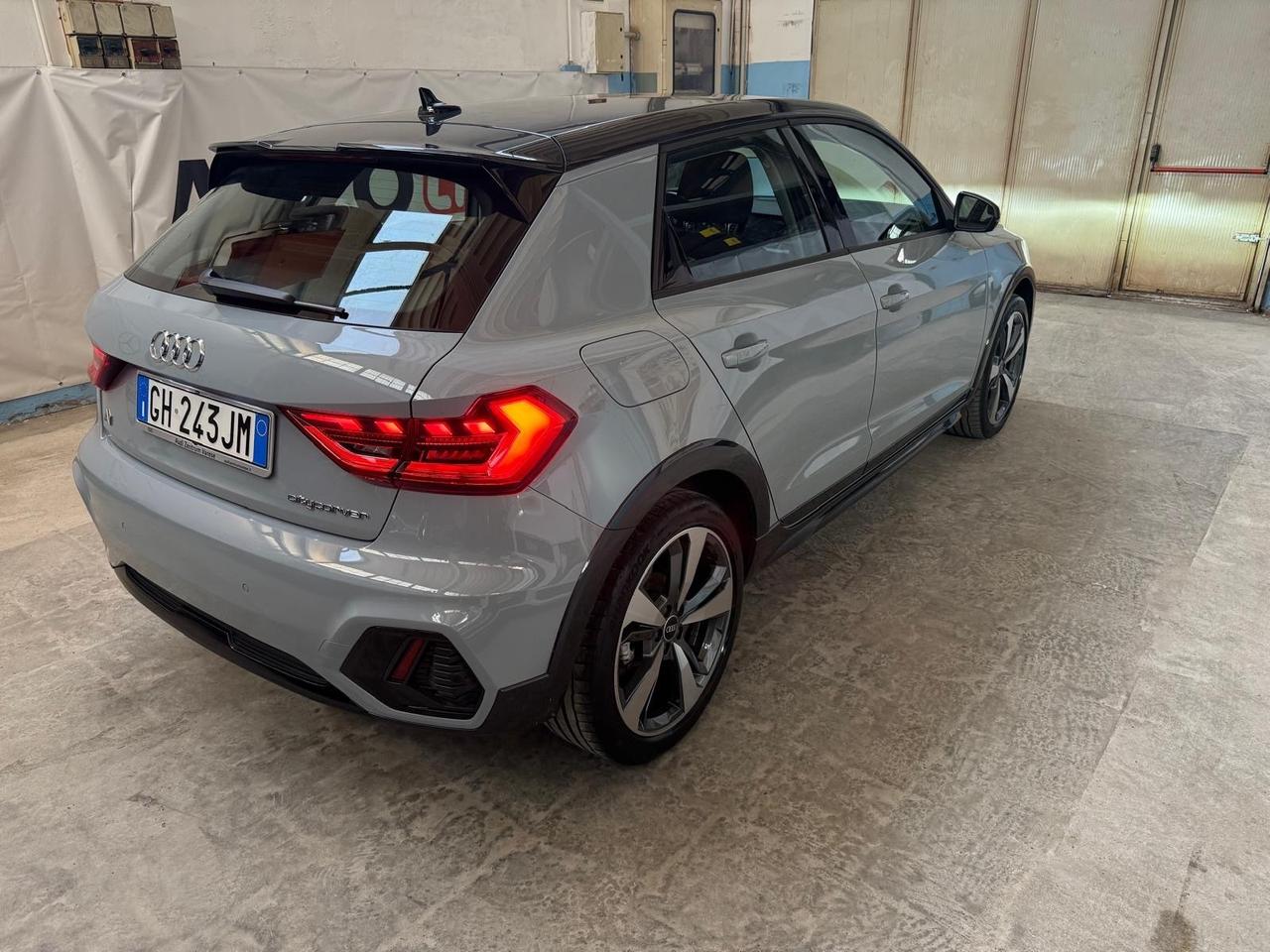 Audi A1 citycarver 30 TFSI Identity Contrast