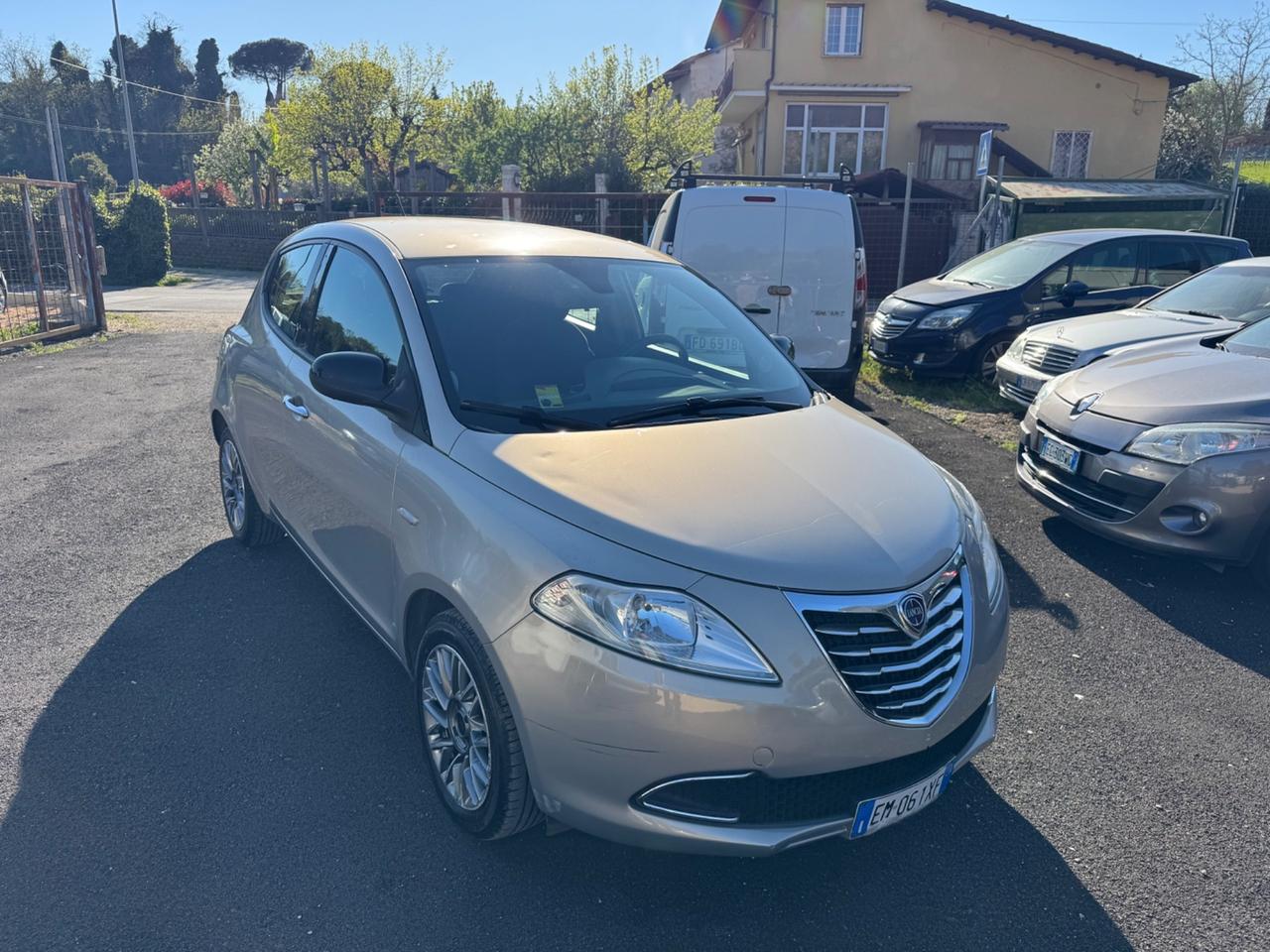Lancia Ypsilon 1.2 69 CV 5 porte S&S Platinum NEOPATENTATI