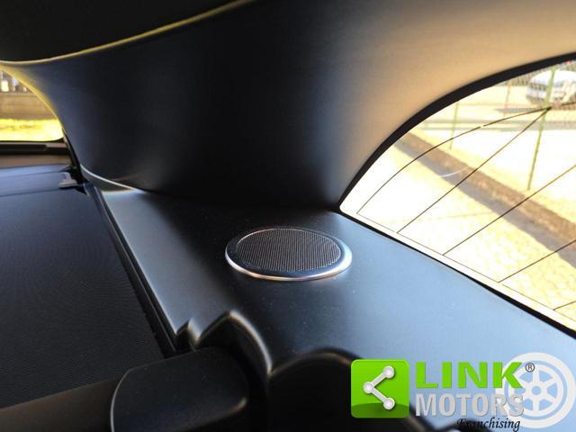 LAND ROVER Range Rover Velar 2.0 R-Dynamic SE 240 CV AWD Automatic