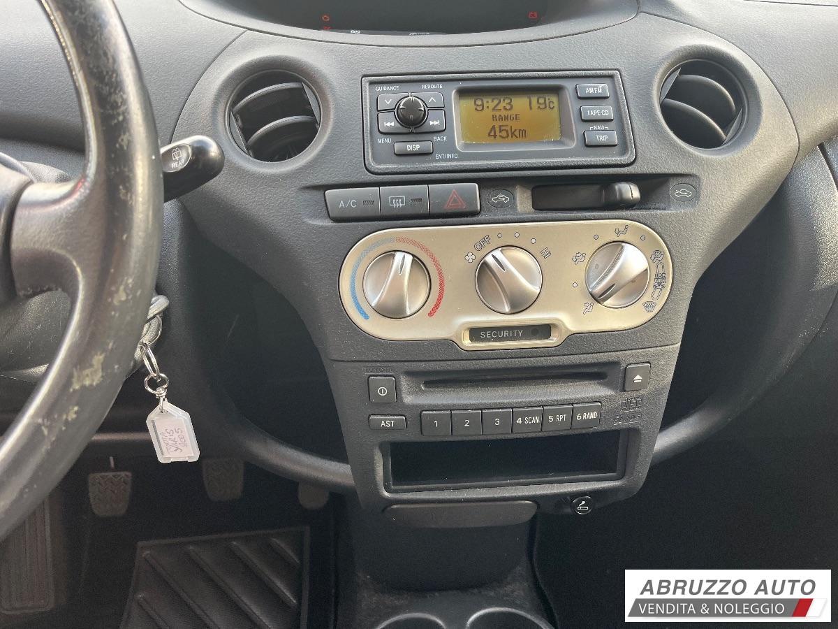 TOYOTA Yaris 1.0 5p. Sol KM 128.000