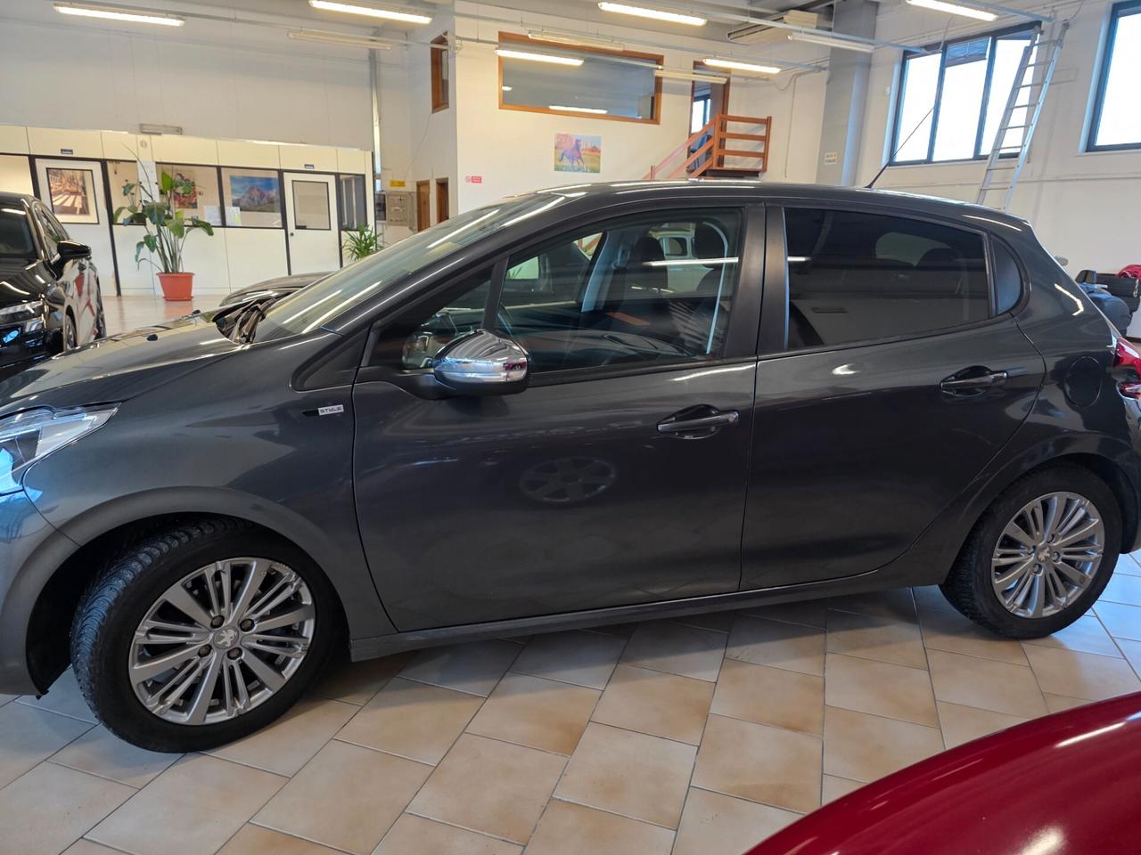 Peugeot 208 PureTech 82 5 porte Allure