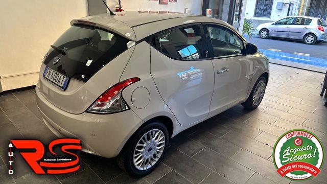 LANCIA Ypsilon 1.2 69 CV 5 porte Gold Adatta Neopatentati