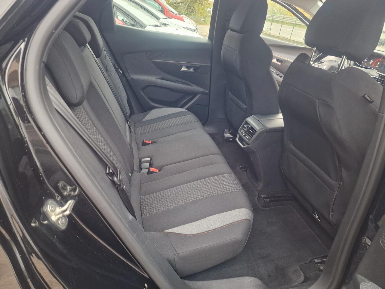 Peugeot 3008 BlueHDi 130 S&S Active Business