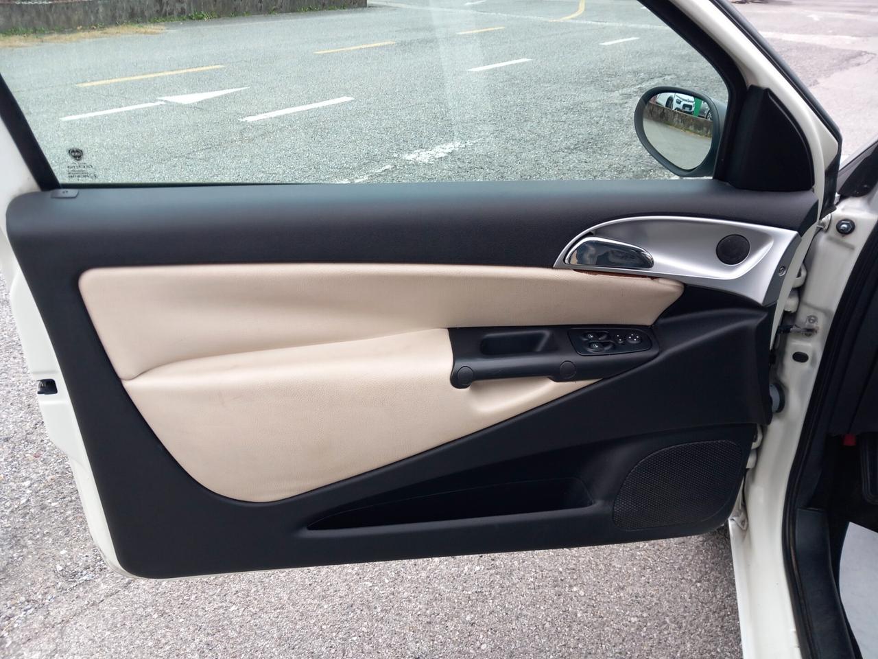 Lancia Ypsilon 1.3 MJT 90 CV Platino