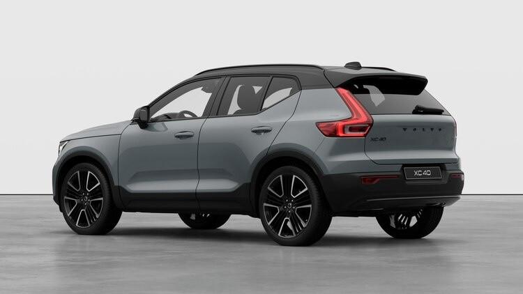 VOLVO XC40 ULTRA BLACK EDITION B4 AUTO PREZZO PROMO FINO AL 31/12/2025