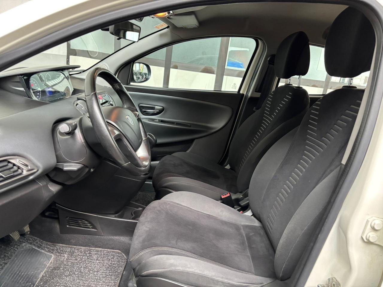 Lancia Ypsilon 1.2 69 CV Platinum
