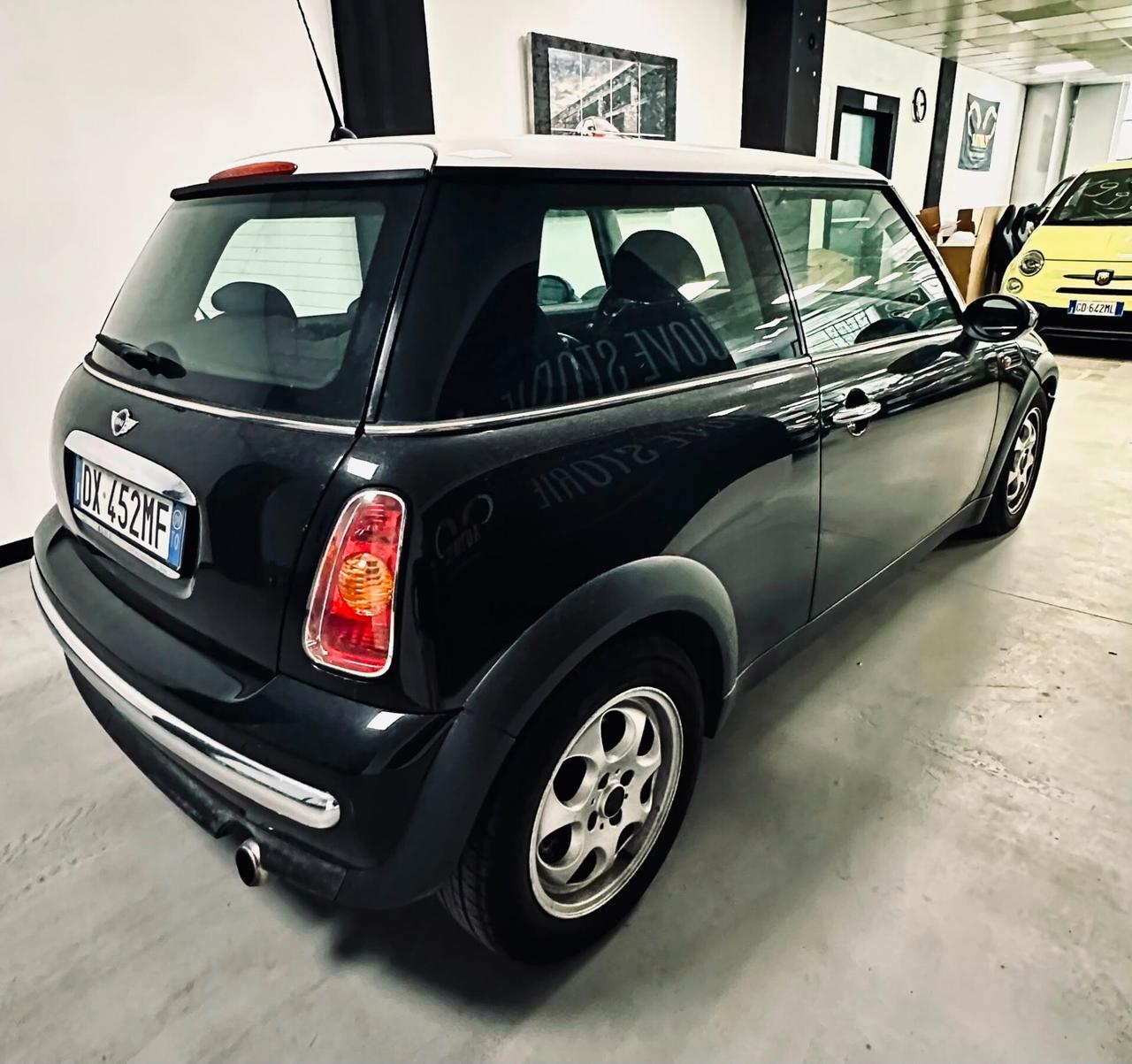 Mini 1.6 16V Cooper 1999 asi