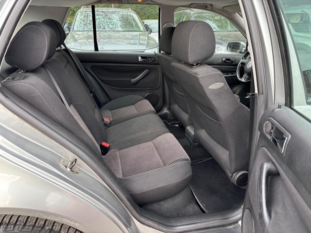 Volkswagen Golf 1.6 5 porte Highline OK NEOPATENTATI