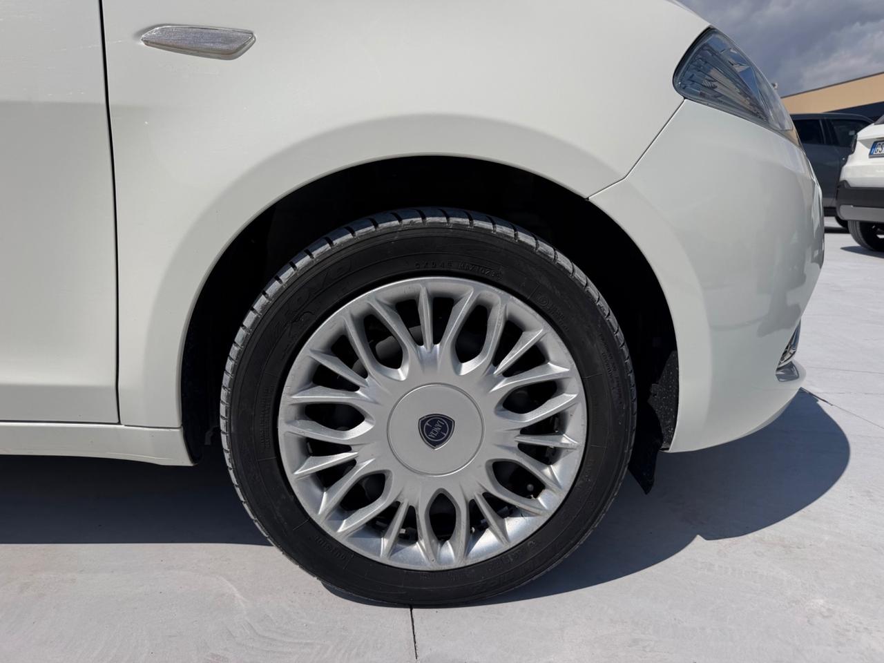 Lancia Ypsilon 1.2 69 CV 5 porte Platinum