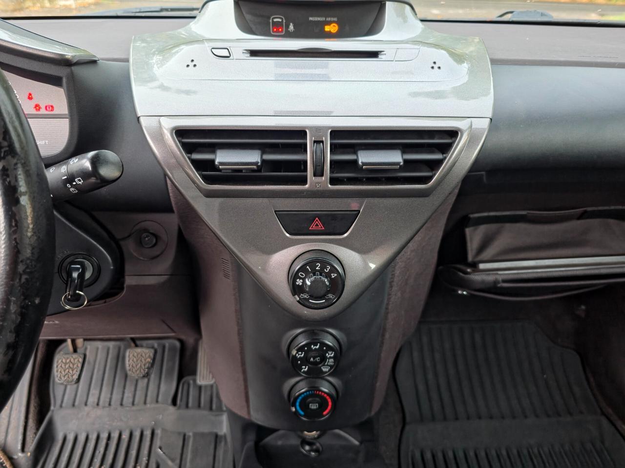 Toyota iQ 1.0 Sol CV-68 E4 Manuale NEO 2010
