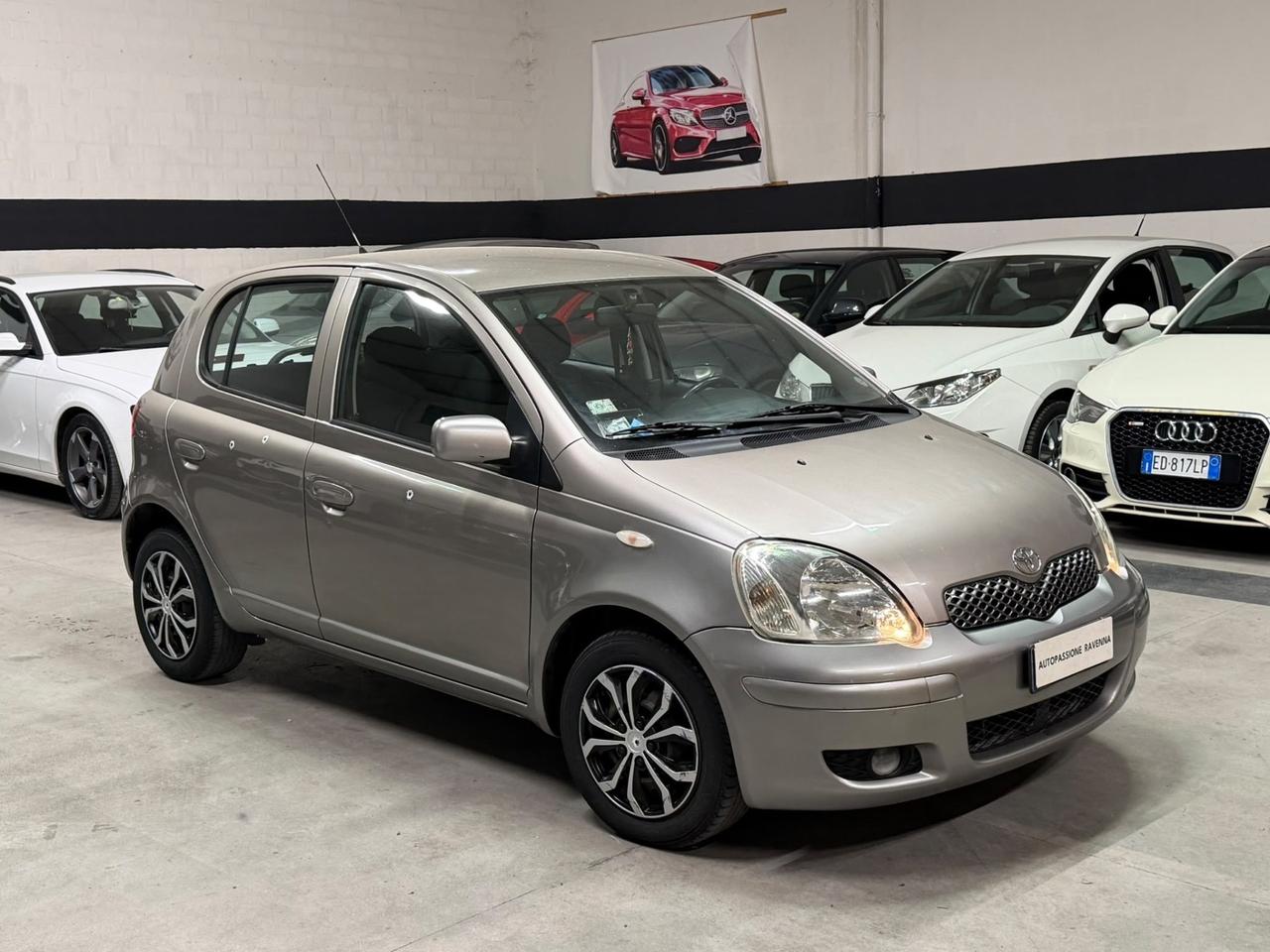 Toyota Yaris 1.3i 16V cat 5 porte Sol