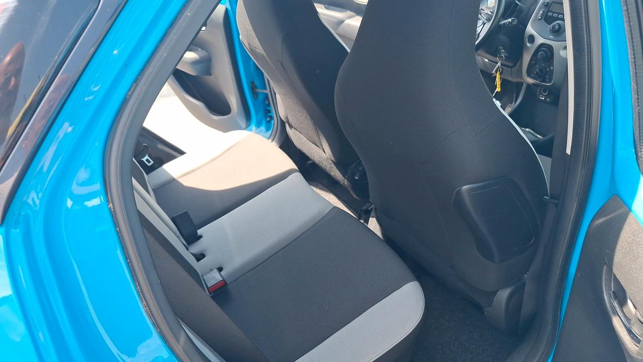 Toyota Aygo 1.0 VVT-i 69 CV 5 porte x-cool TSS