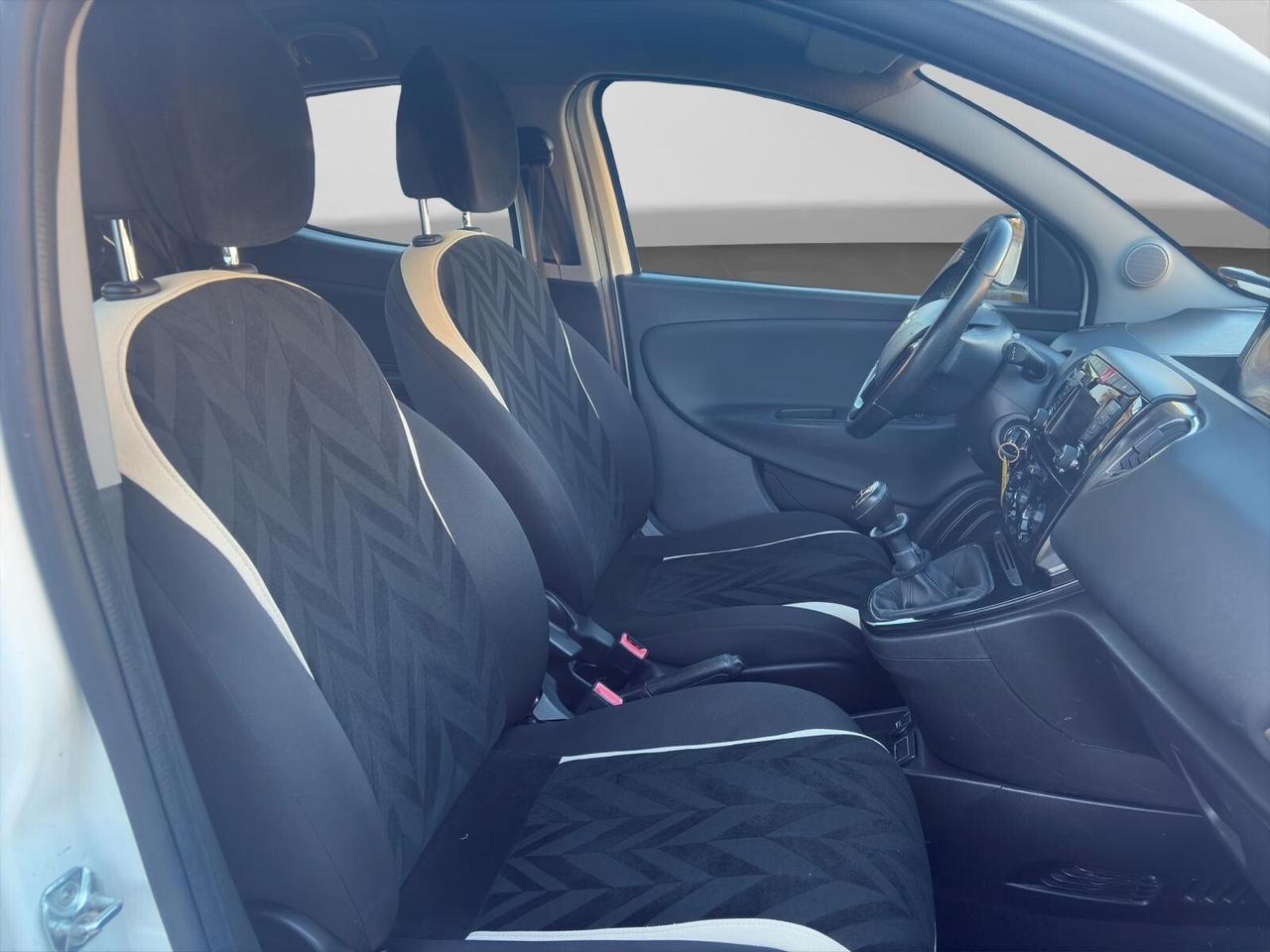 Lancia Ypsilon 1.2 69cv Gold NEOPATENTATI