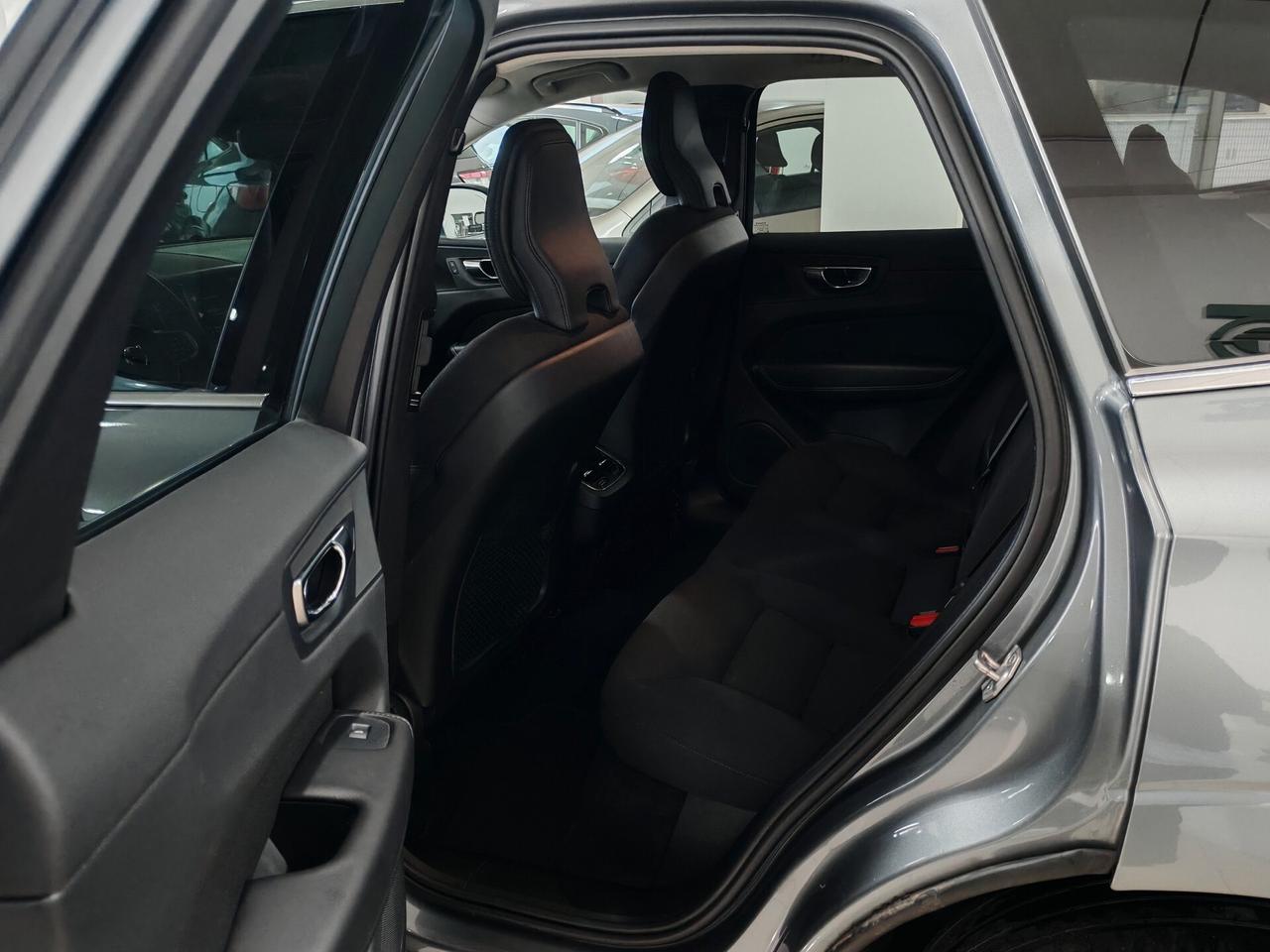 Volvo XC60 2.0d (B4) AWD 197cv Momentum Pro 2021