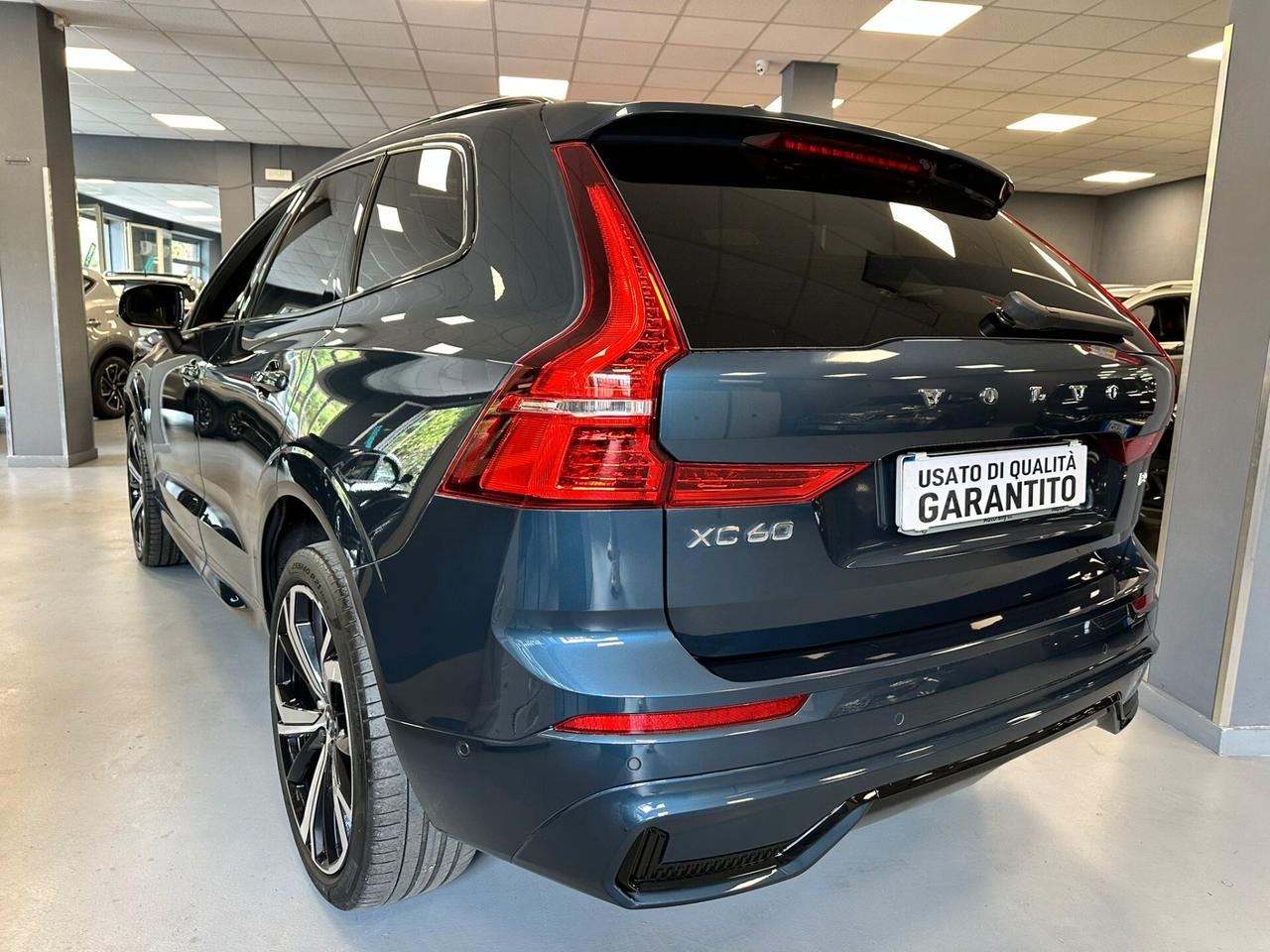 Volvo XC 60 XC60 B4 (d) automatico Plus Dark