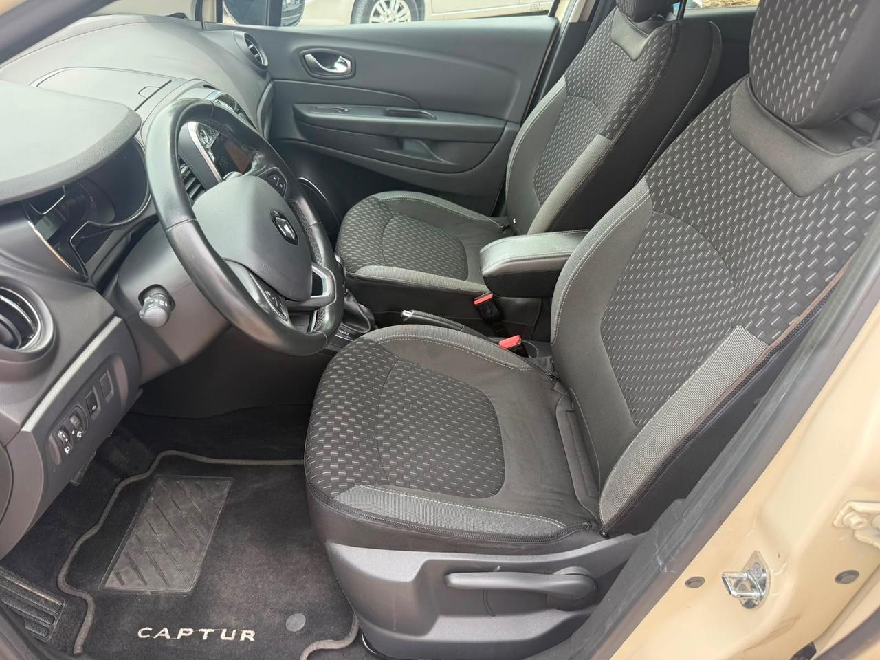 Renault Captur dCi 8V 90 CV EDC Start&Stop Energy Initiale Paris