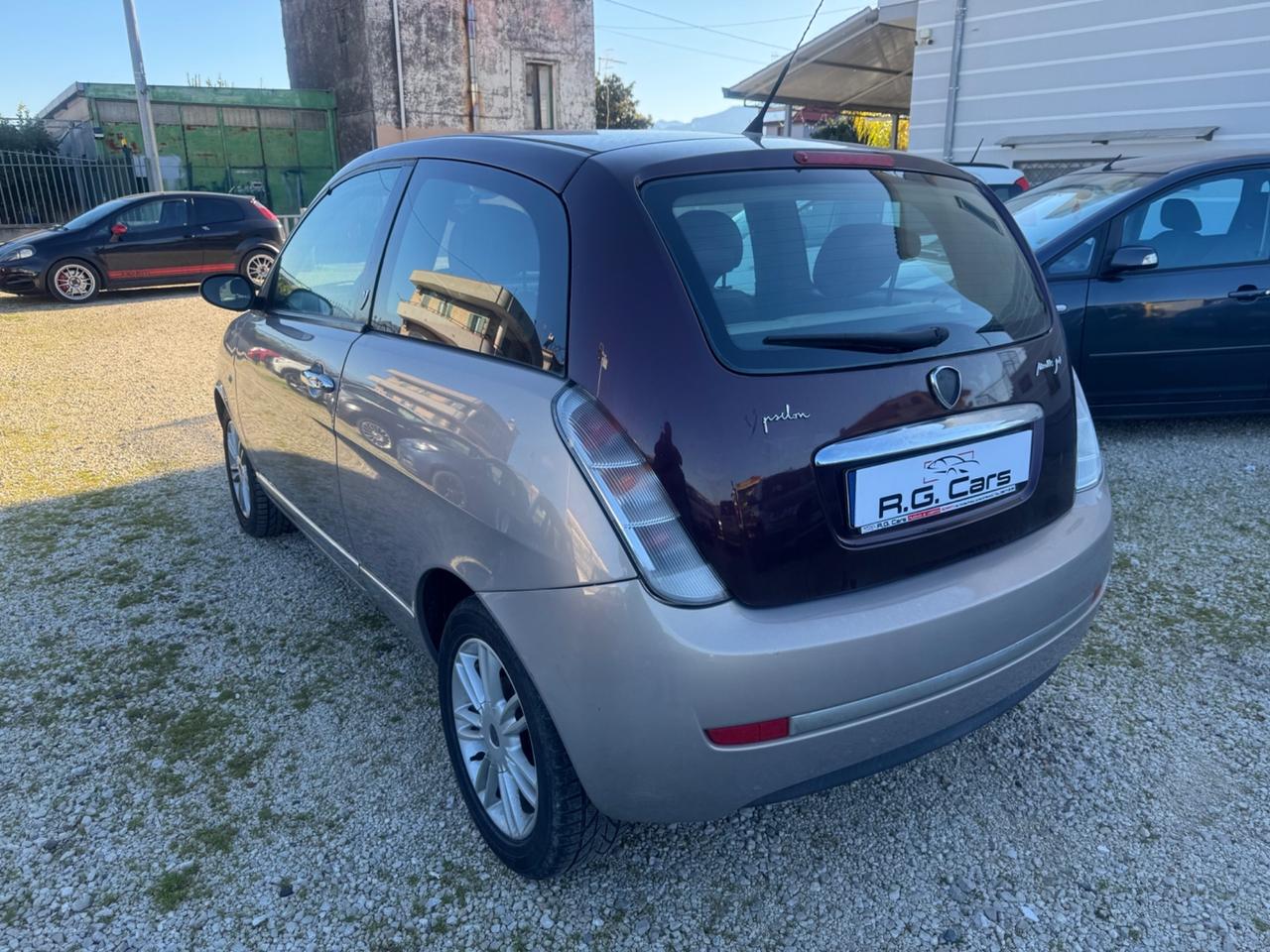 Lancia Ypsilon 1.3 MJT 75 CV Argento