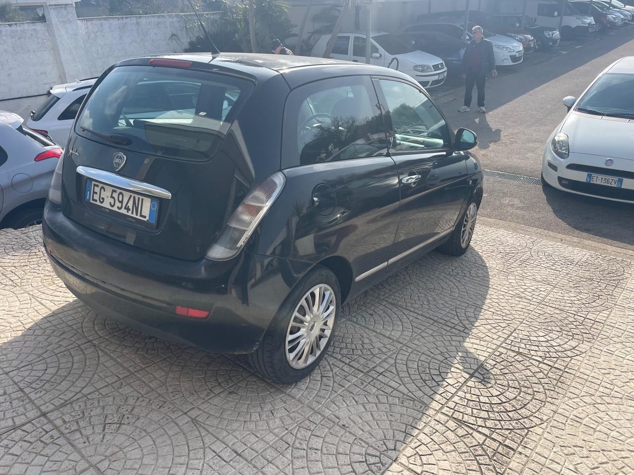 Lancia Ypsilon 1.3 MJT 75 CV Platinum leggi annuncio