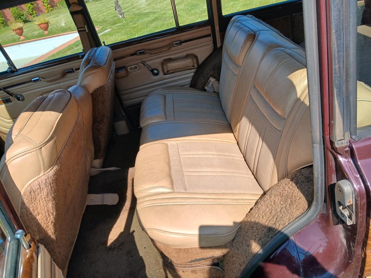 Jeep Wagoneer Limited 5.9 V8