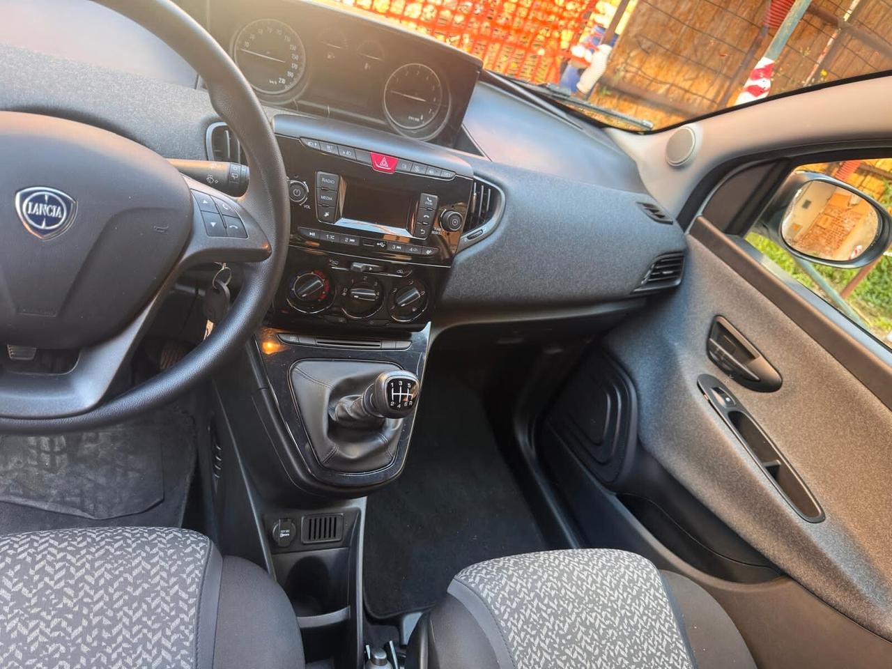 Lancia Ypsilon 1.0 FireFly 5 porte S&S Hybrid Ecochic Gold