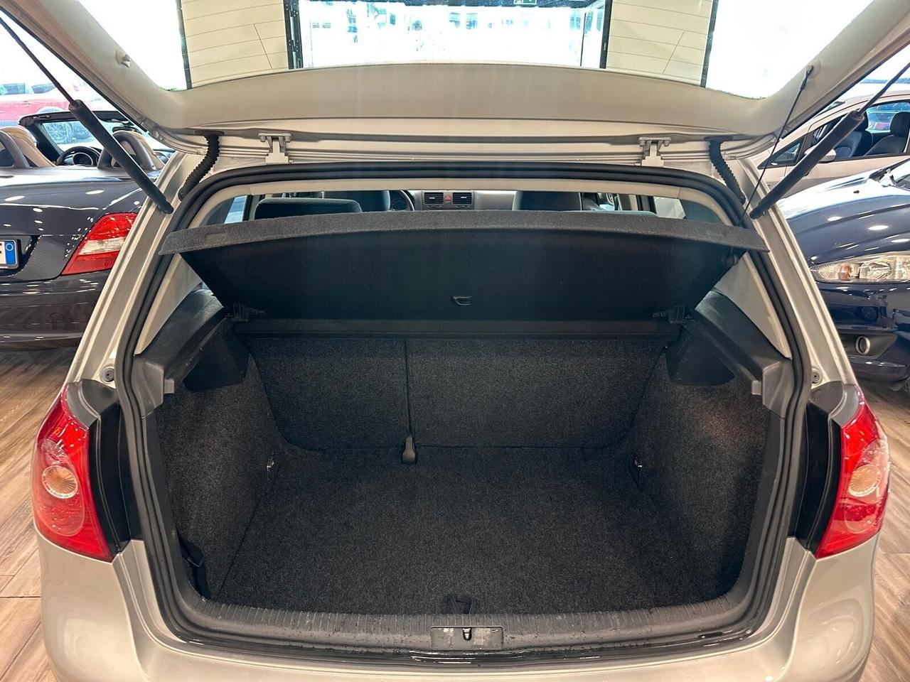 Volkswagen Golf 5 1.6 Comfortline