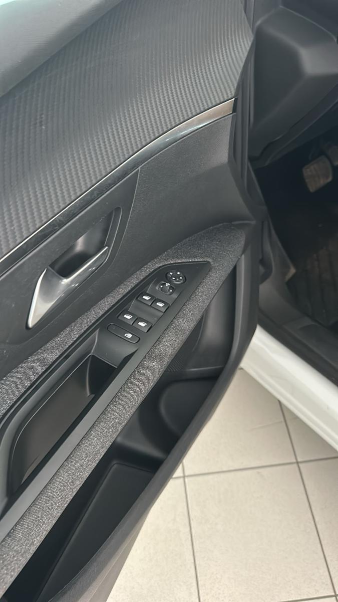 PEUGEOT - 5008 - BlueHDi 130 S&S Business