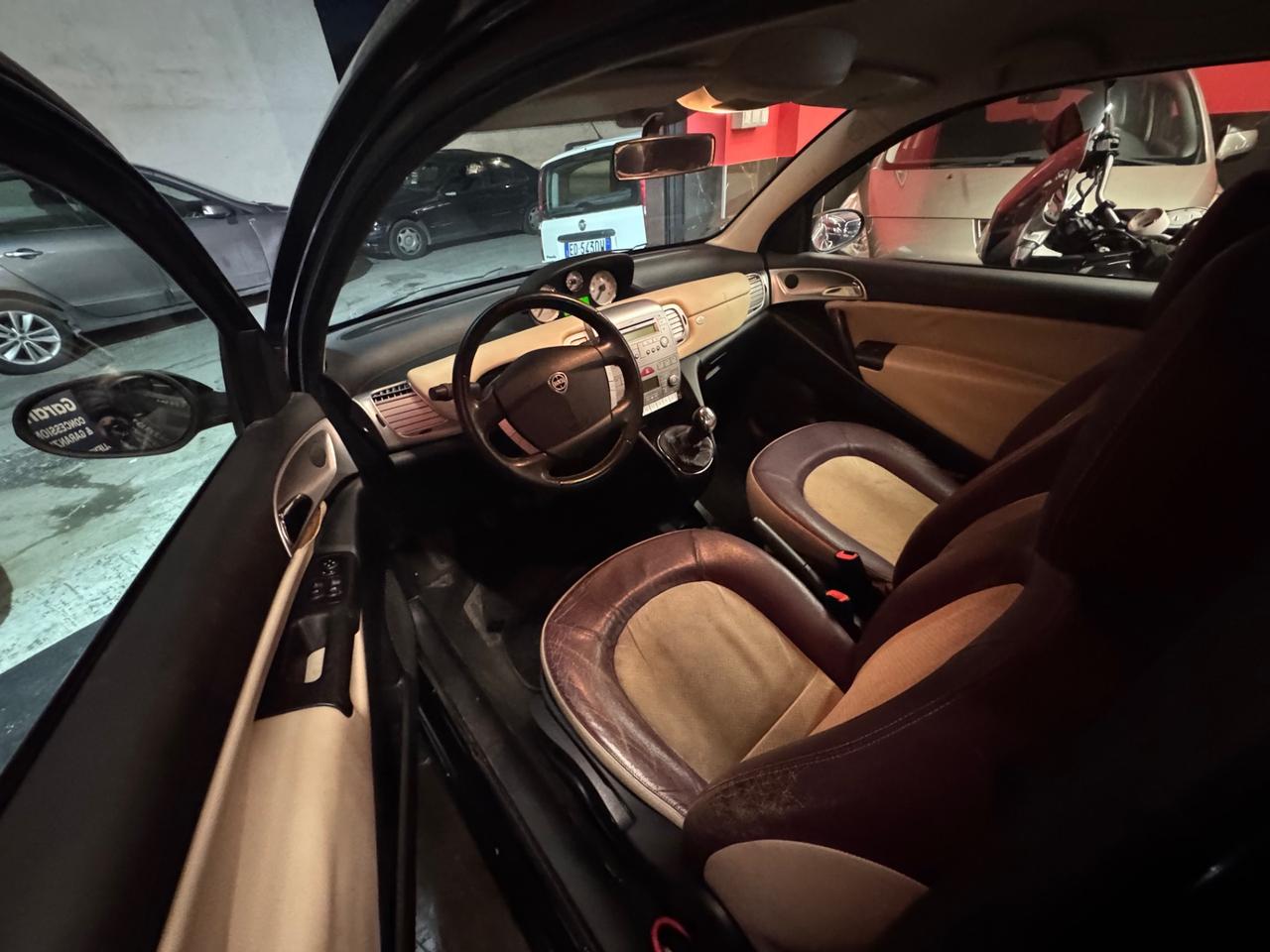 Lancia Ypsilon 1.3 MJT 90 CV Platino